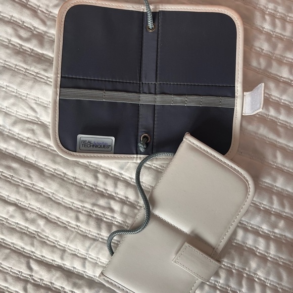 ‼️CLEARANCE SALE BRUSH Cases - Picture 1 of 4